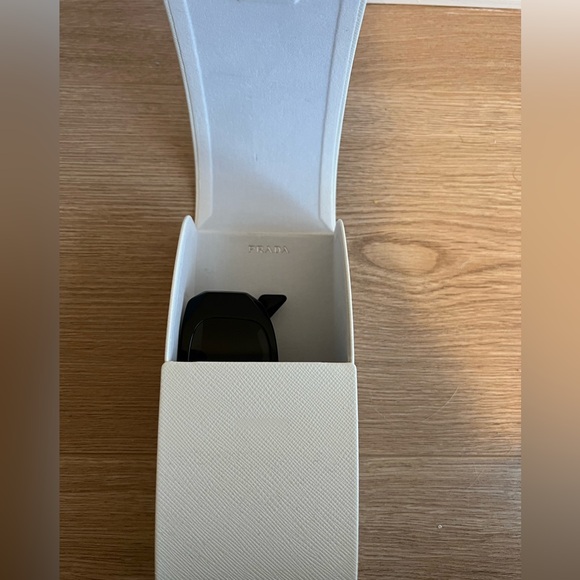 Prada runway women’s sunglasses - Picture 6 of 9